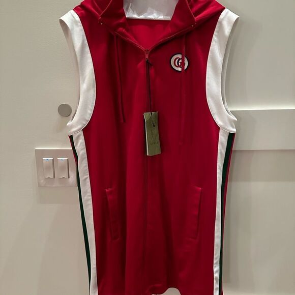 NWT- GUCCI red sleeveless hoodie dress with green and white stripes. Size medium - Picture 10 of 17